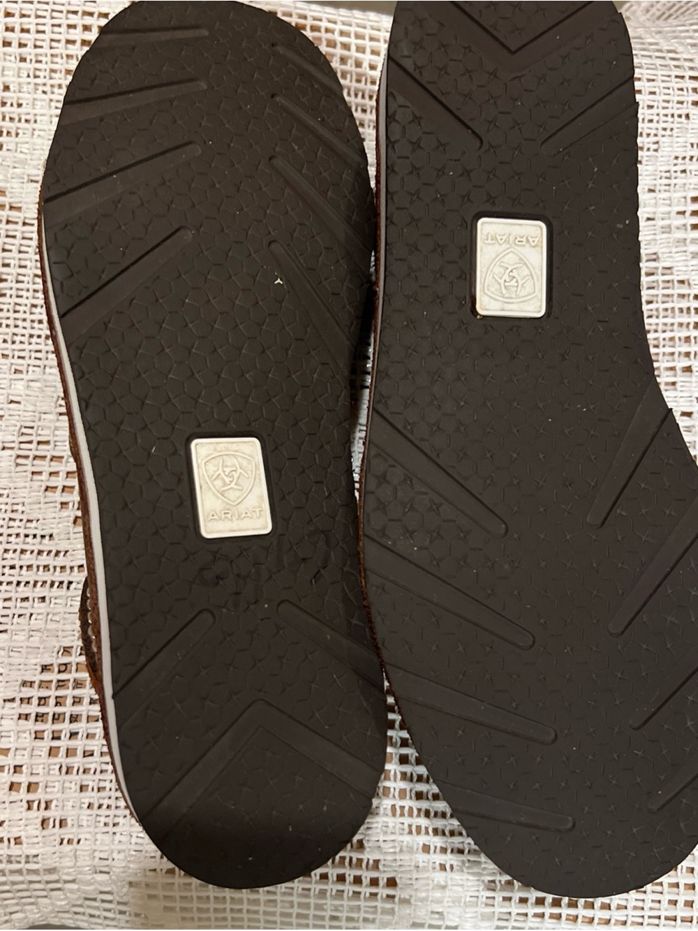 Ariat woman, leather slippers, size 8, like new - Picture 3 of 4
